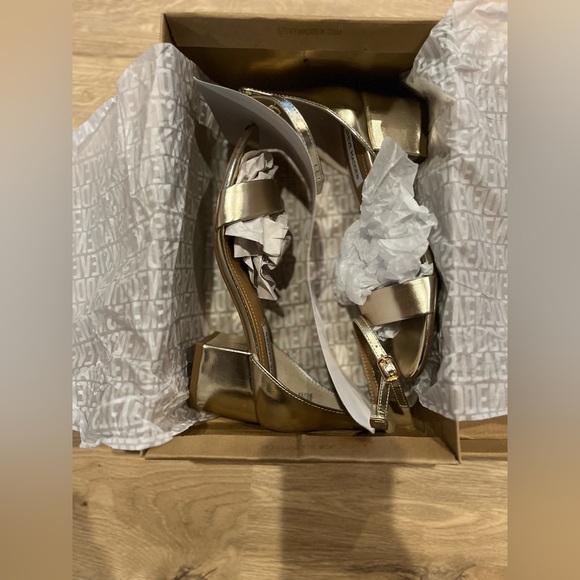 NEW with box Steve Madden block heel sandals gold 7.5 - Picture 8 of 10
